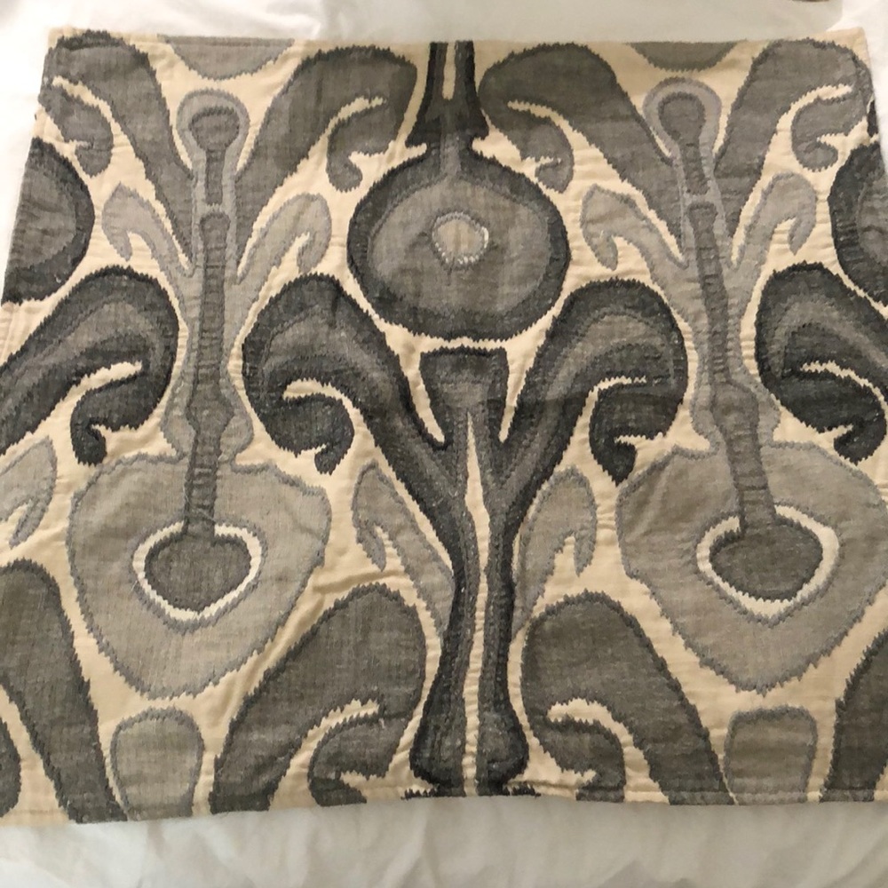 Pottery barn 22 * 22 patterned pillow cover